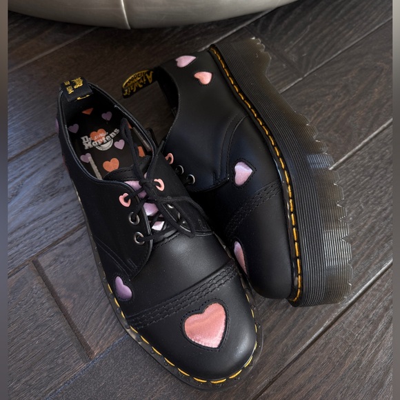 NWOB Dr. Martens Women's 1461 Quad Heart Black Leather Platform Shoes 8 $190 - Picture 3 of 8
